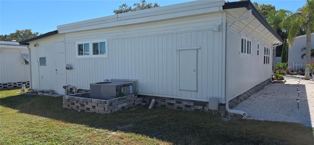 For Sale: $84,900 (2 beds, 2 baths, 945 Square Feet)