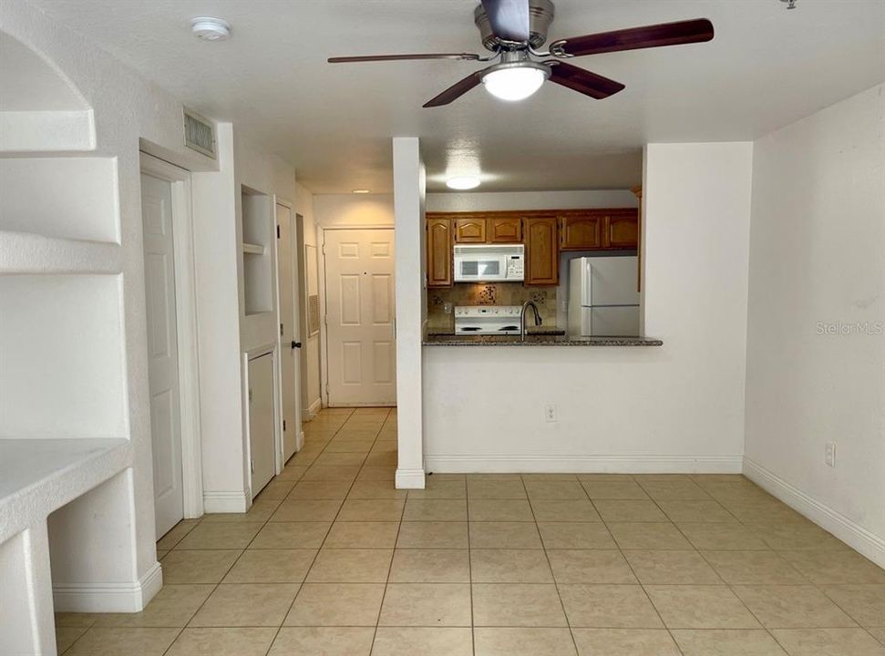 For Sale: $105,000 (1 beds, 1 baths, 674 Square Feet)