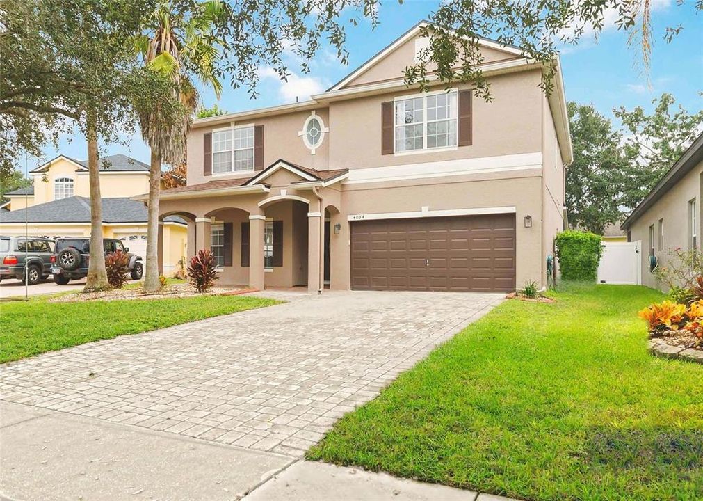 En Venta: $550,000 (5 camas, 3 baños, 2747 Pies cuadrados)