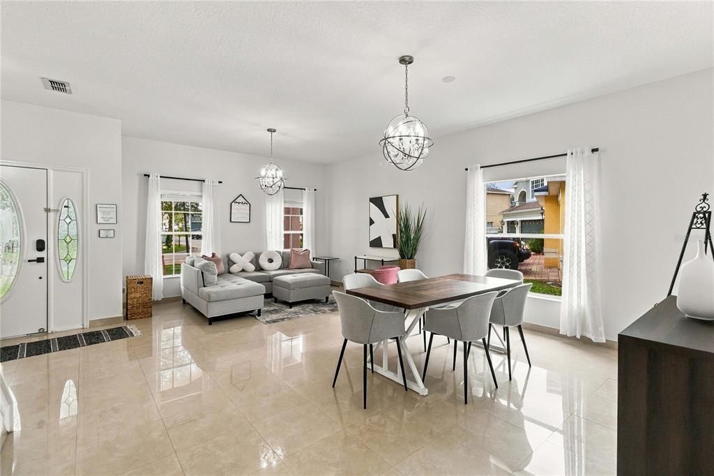 En Venta: $550,000 (5 camas, 3 baños, 2747 Pies cuadrados)