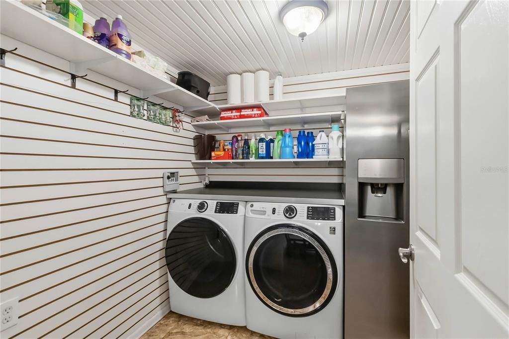 На продажу: $825,000 (4 спален, 2 ванн, 2216 Квадратных фут)