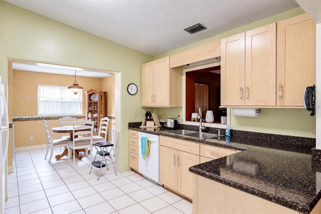En Venta: $450,000 (4 camas, 2 baños, 1866 Pies cuadrados)