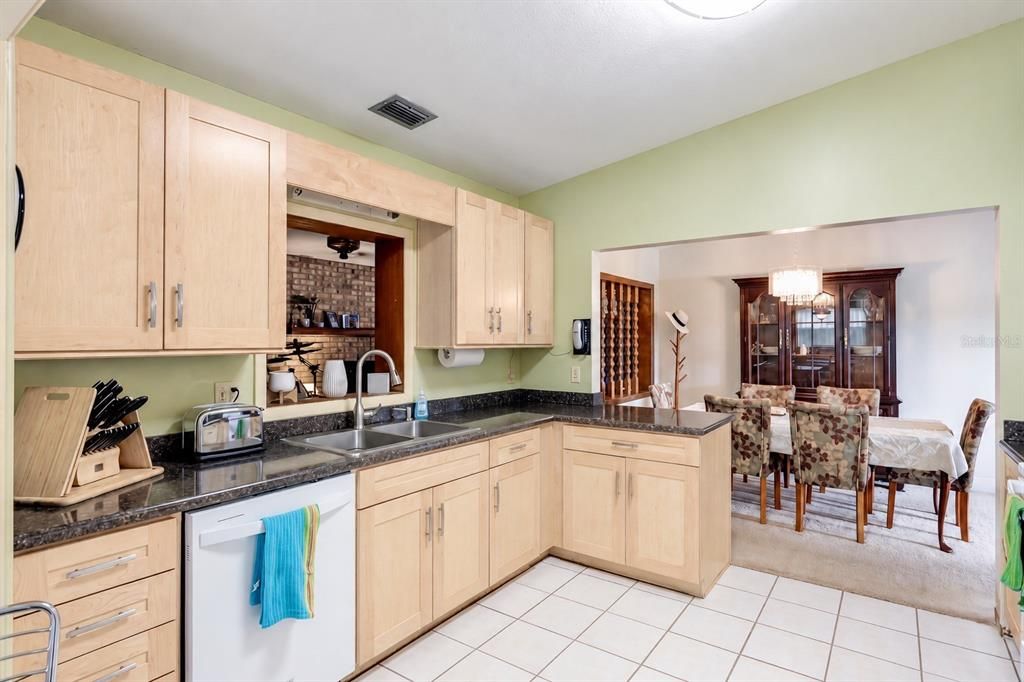 En Venta: $450,000 (4 camas, 2 baños, 1866 Pies cuadrados)
