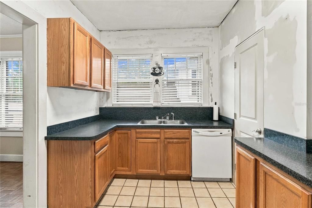 En Venta: $800,000 (4 camas, 2 baños, 2359 Pies cuadrados)