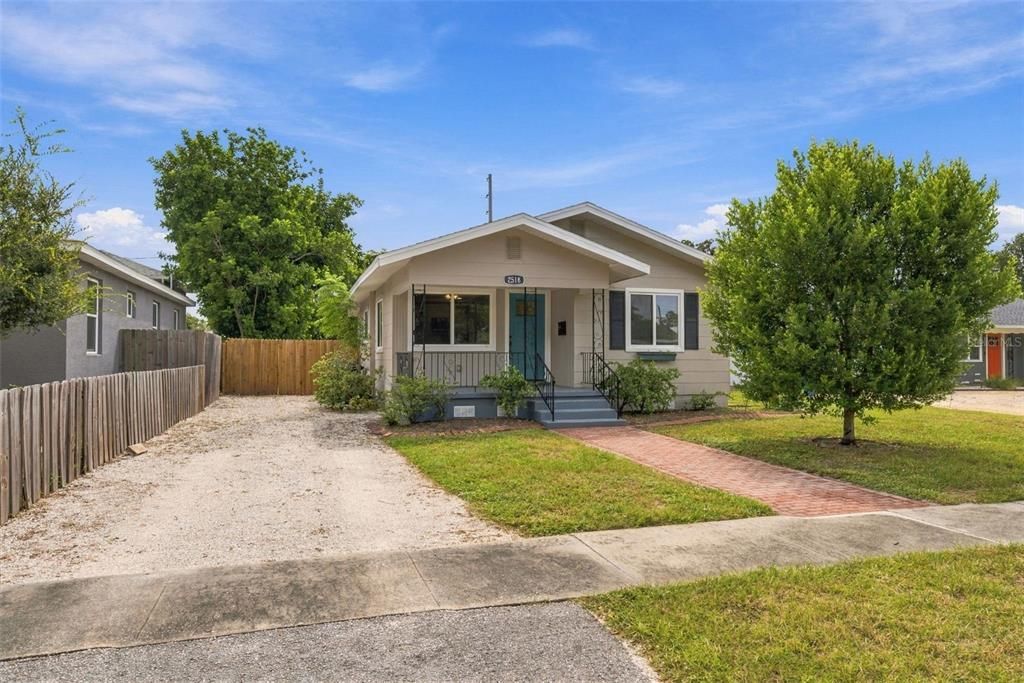 For Sale: $399,000 (2 beds, 1 baths, 795 Square Feet)