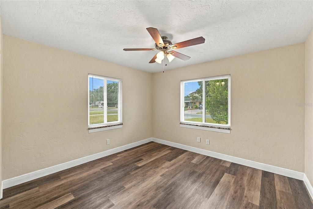 For Sale: $399,000 (2 beds, 1 baths, 795 Square Feet)