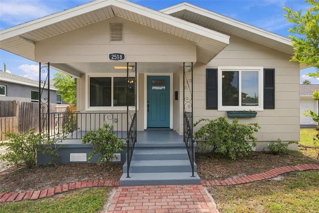 For Sale: $399,000 (2 beds, 1 baths, 795 Square Feet)