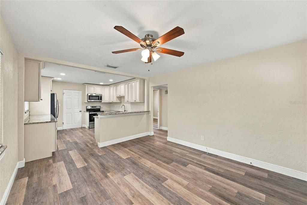 For Sale: $399,000 (2 beds, 1 baths, 795 Square Feet)