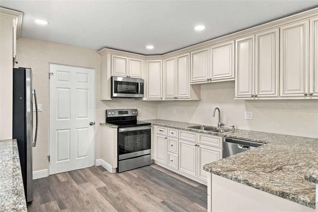 For Sale: $399,000 (2 beds, 1 baths, 795 Square Feet)