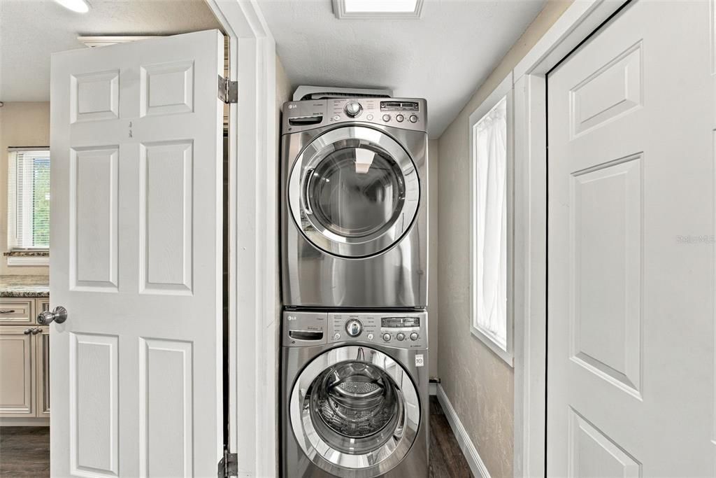 For Sale: $399,000 (2 beds, 1 baths, 795 Square Feet)