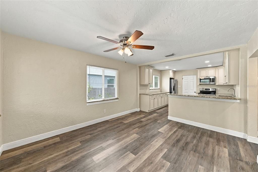 For Sale: $399,000 (2 beds, 1 baths, 795 Square Feet)