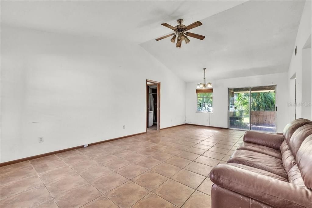 En Venta: $155,000 (2 camas, 2 baños, 1160 Pies cuadrados)