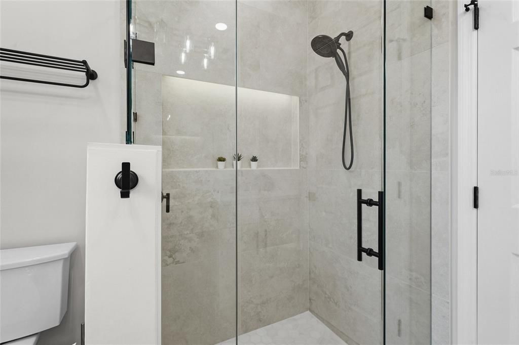 На продажу: $995,000 (4 спален, 2 ванн, 2435 Квадратных фут)
