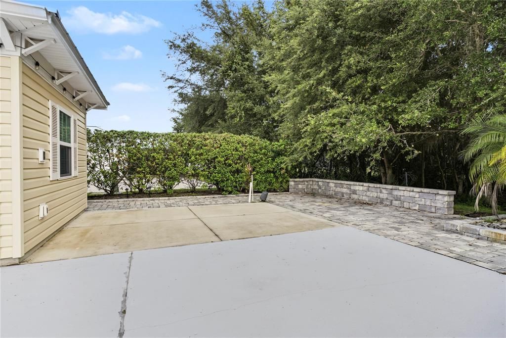 На продажу: $190,000 (0.14 acres)