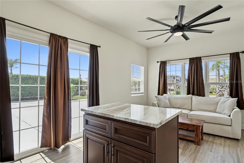 На продажу: $190,000 (0.14 acres)