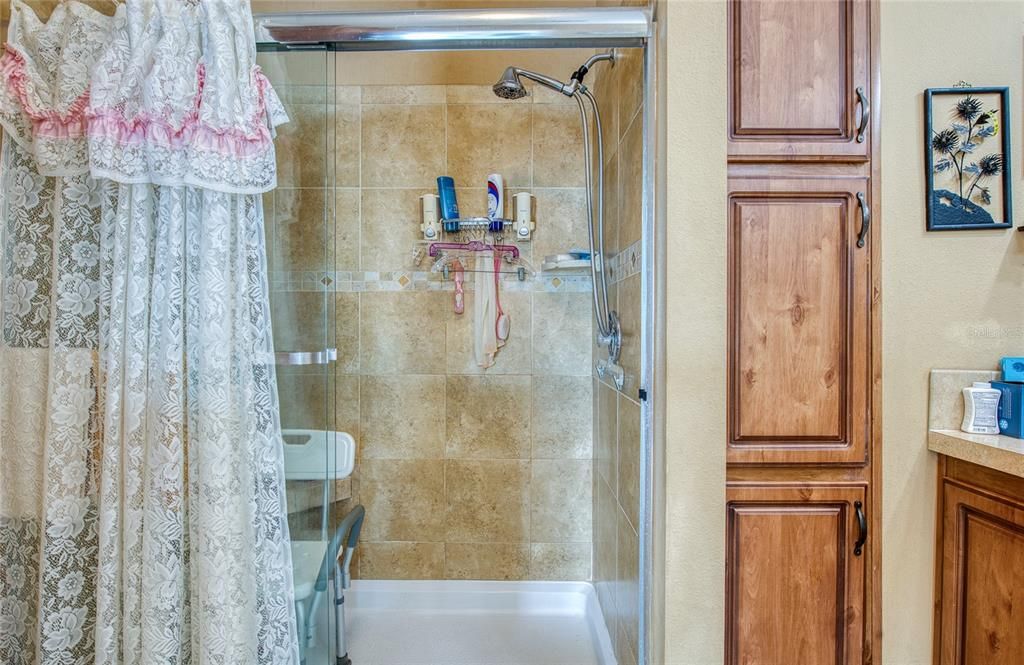 На продажу: $229,900 (2 спален, 2 ванн, 1266 Квадратных фут)