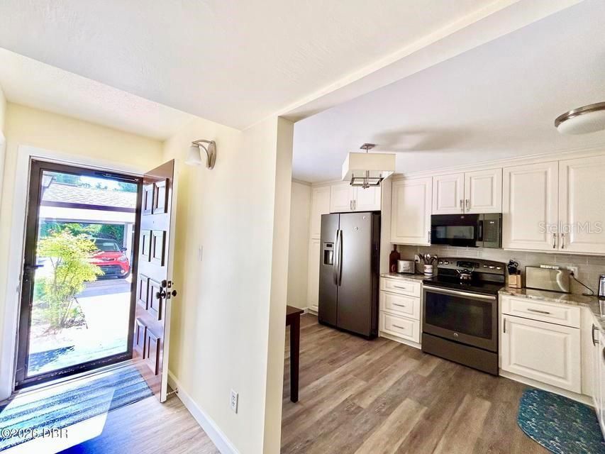 For Sale: $255,000 (3 beds, 2 baths, 1430 Square Feet)