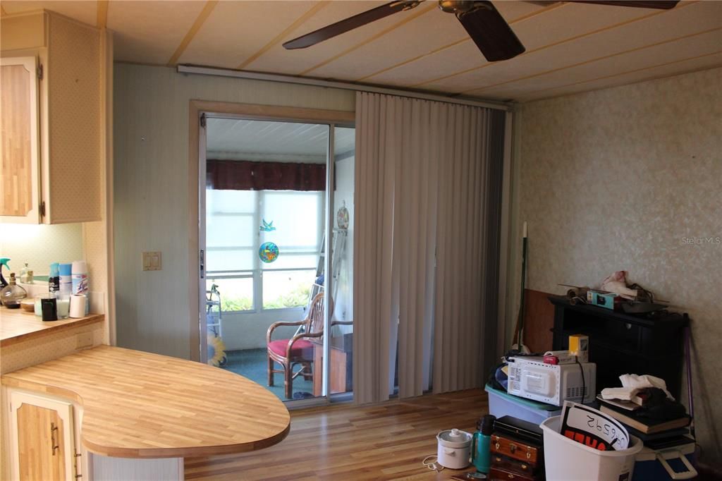 Под контрактом: $74,900 (2 спален, 2 ванн, 1160 Квадратных фут)