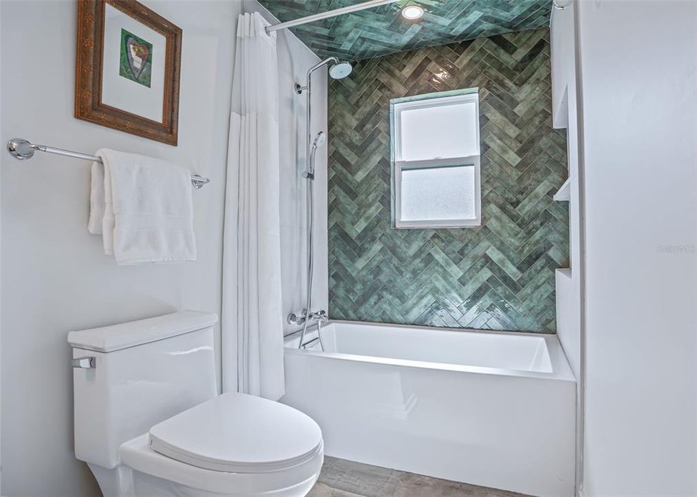 For Sale: $325,000 (3 beds, 2 baths, 1410 Square Feet)