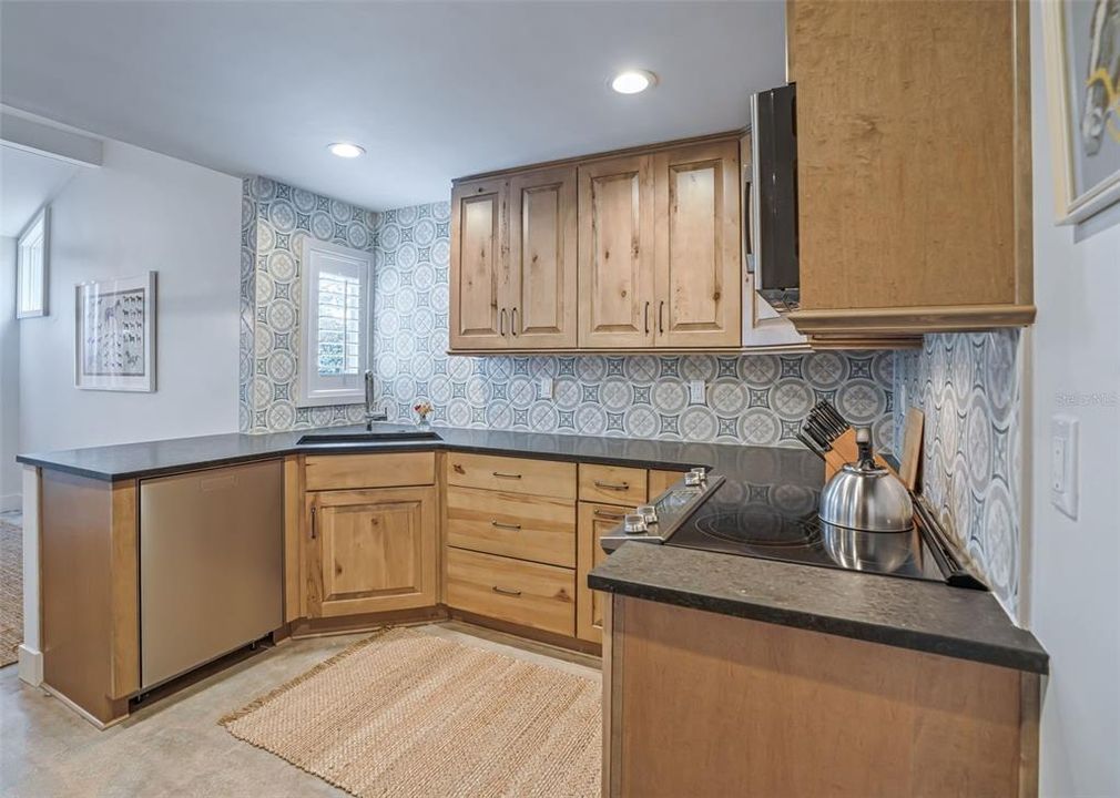 For Sale: $325,000 (3 beds, 2 baths, 1410 Square Feet)