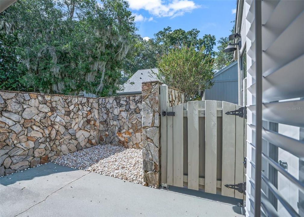 For Sale: $325,000 (3 beds, 2 baths, 1410 Square Feet)
