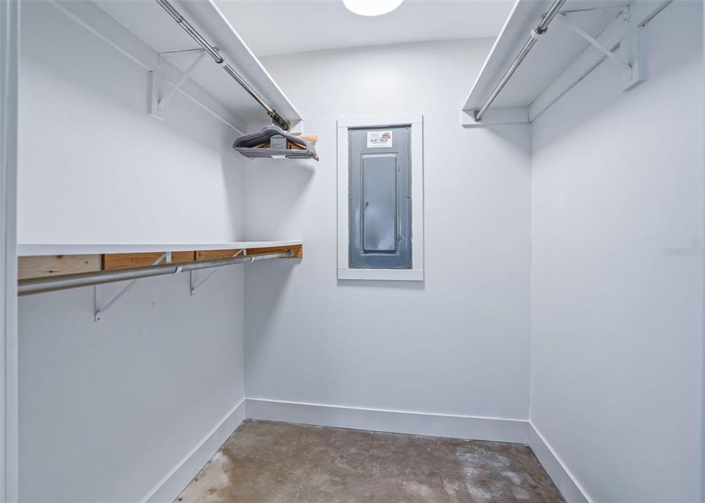 For Sale: $325,000 (3 beds, 2 baths, 1410 Square Feet)