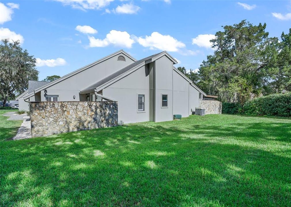 For Sale: $325,000 (3 beds, 2 baths, 1410 Square Feet)