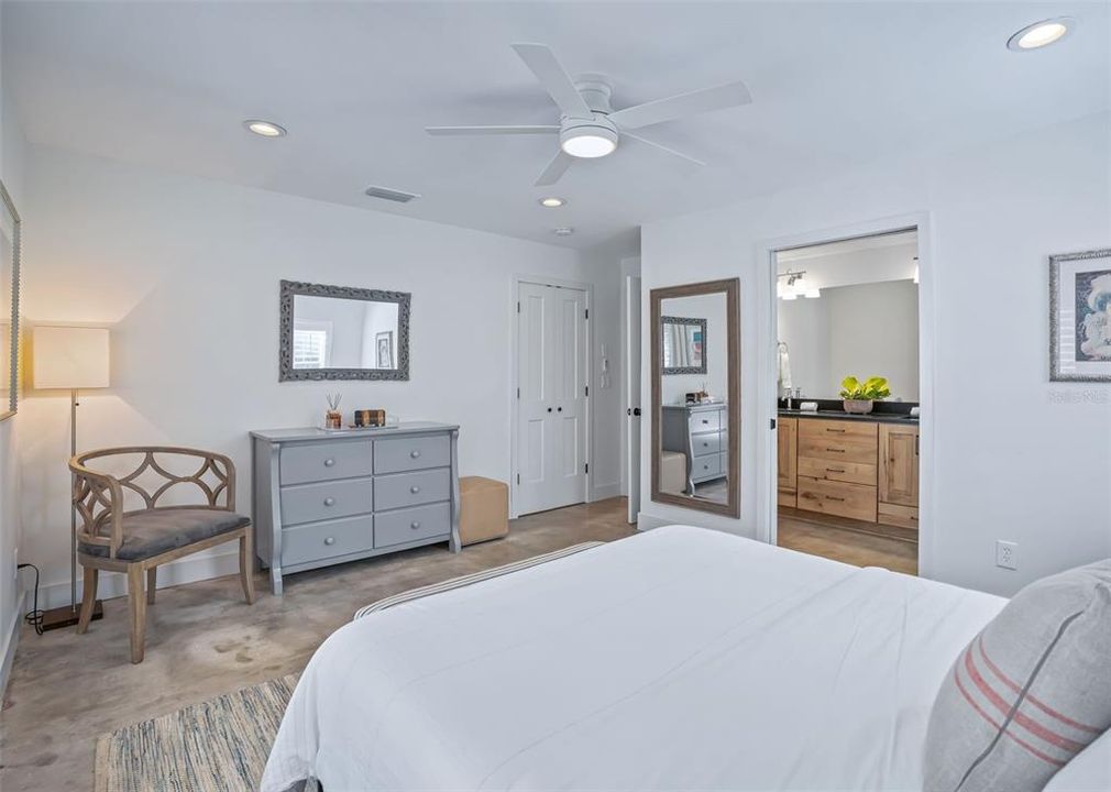 For Sale: $325,000 (3 beds, 2 baths, 1410 Square Feet)