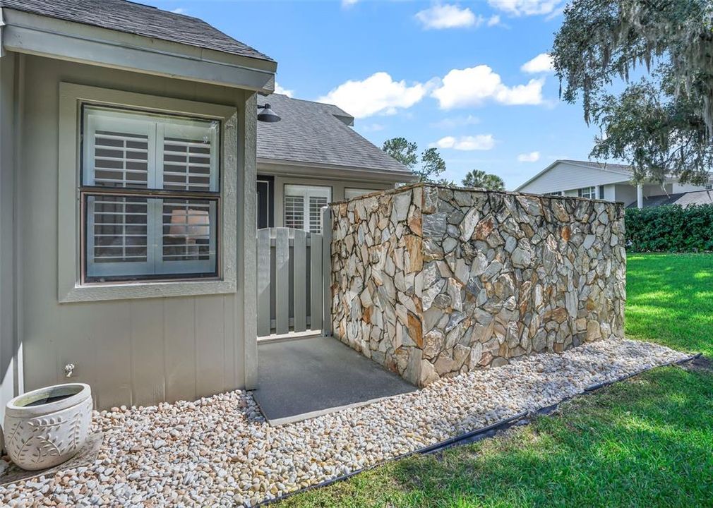 For Sale: $325,000 (3 beds, 2 baths, 1410 Square Feet)