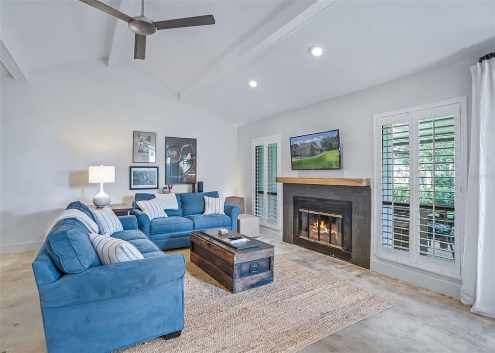 For Sale: $325,000 (3 beds, 2 baths, 1410 Square Feet)