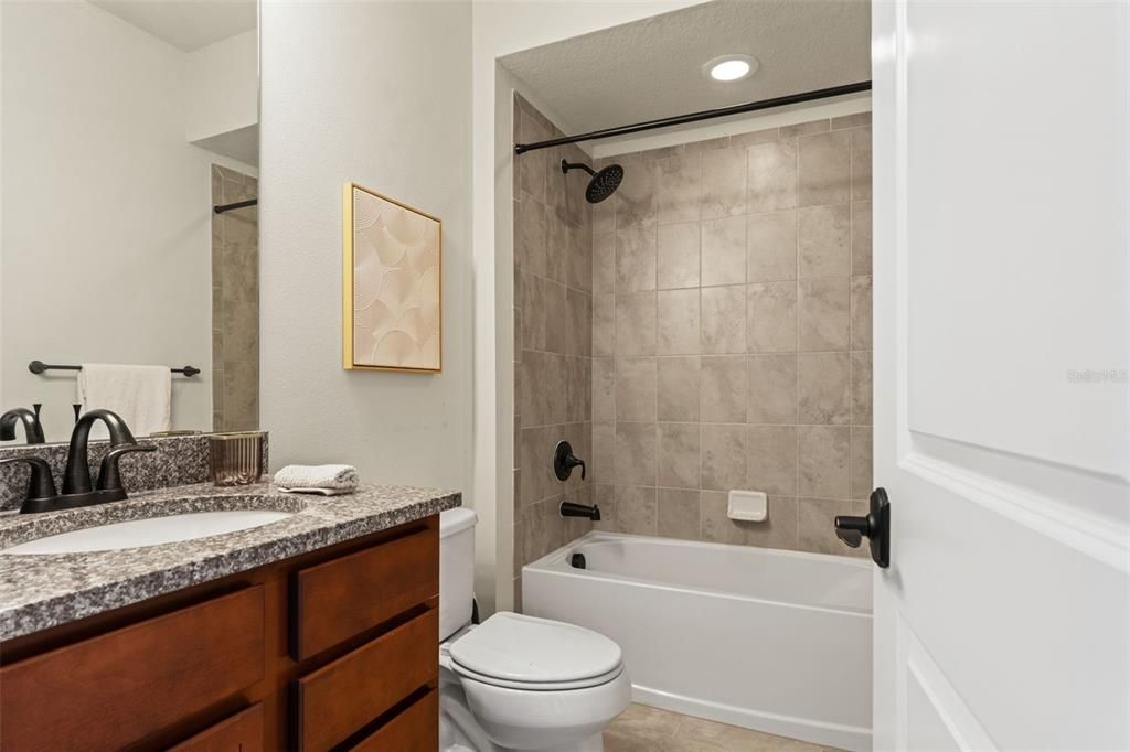 En Venta: $464,990 (4 camas, 3 baños, 2662 Pies cuadrados)