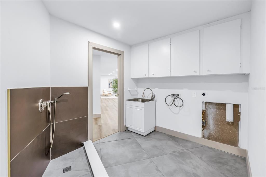 For Sale: $888,000 (5 beds, 4 baths, 3506 Square Feet)