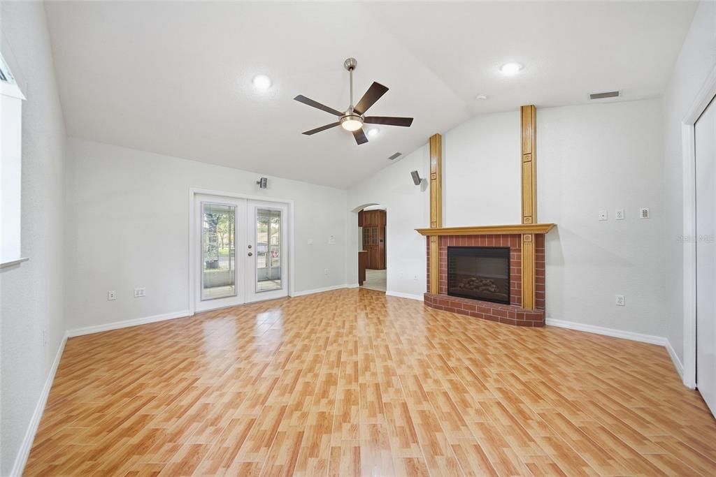 For Sale: $465,000 (3 beds, 2 baths, 1820 Square Feet)