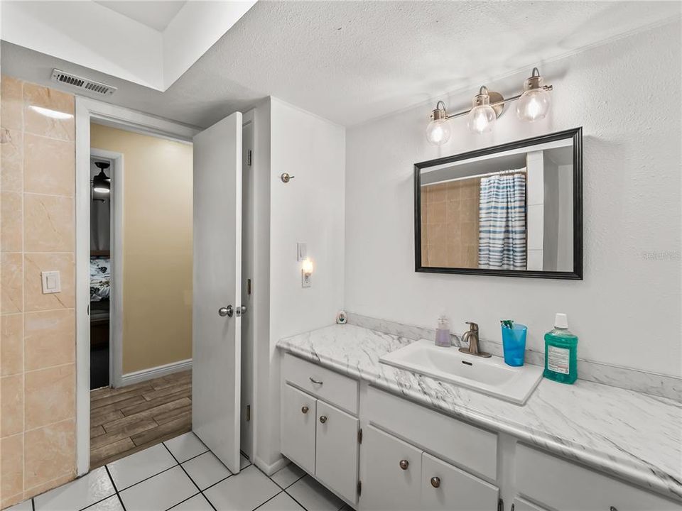 En Venta: $330,000 (4 camas, 3 baños, 2135 Pies cuadrados)