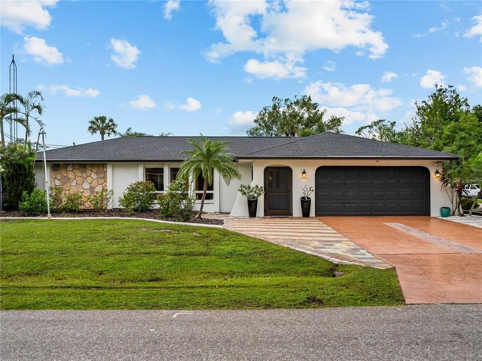 En Venta: $330,000 (4 camas, 3 baños, 2135 Pies cuadrados)