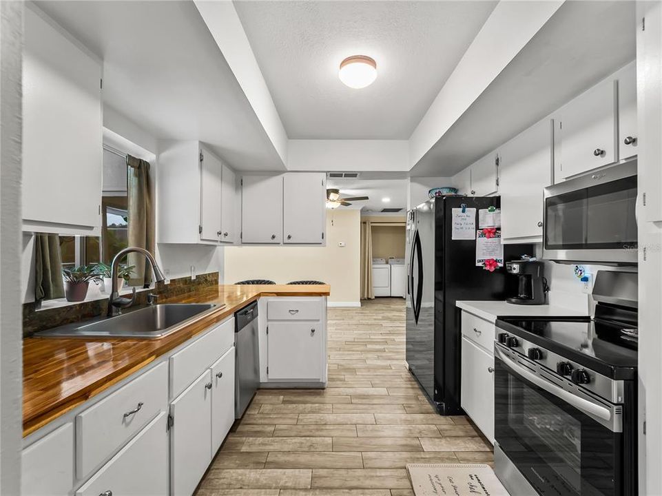 En Venta: $330,000 (4 camas, 3 baños, 2135 Pies cuadrados)