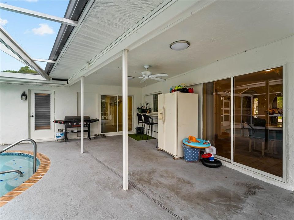 En Venta: $330,000 (4 camas, 3 baños, 2135 Pies cuadrados)