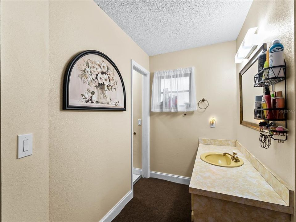 En Venta: $330,000 (4 camas, 3 baños, 2135 Pies cuadrados)