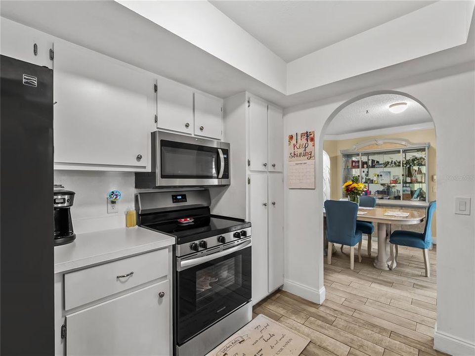 En Venta: $330,000 (4 camas, 3 baños, 2135 Pies cuadrados)