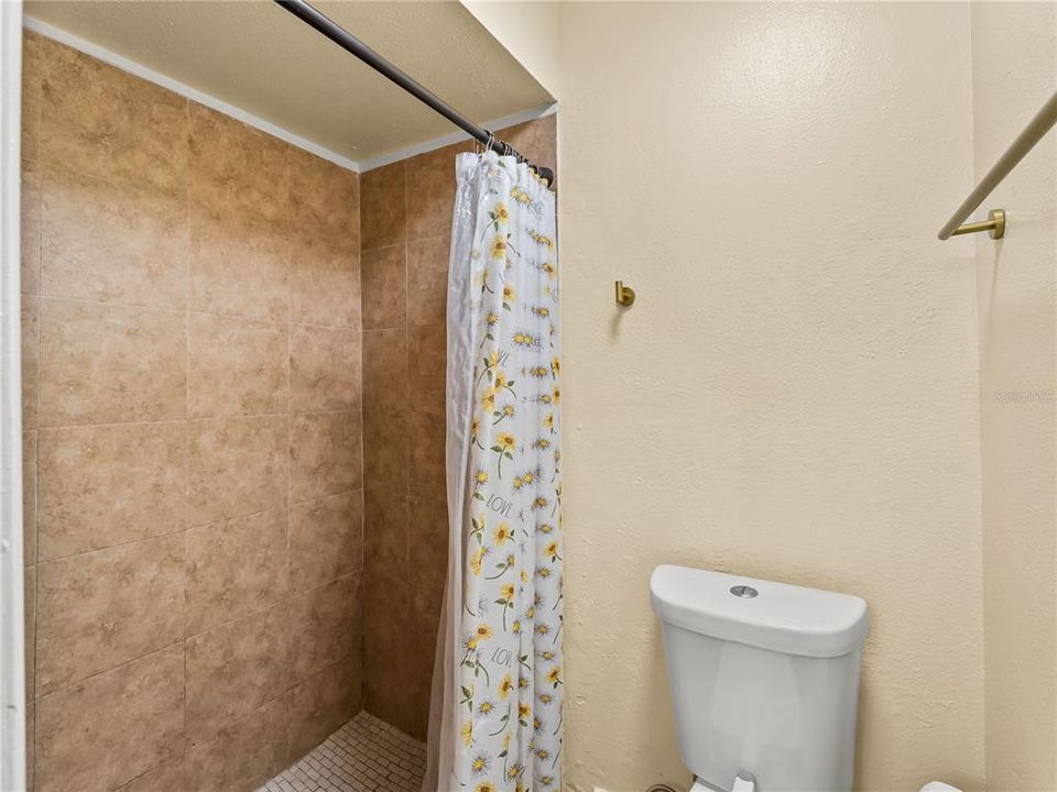 En Venta: $330,000 (4 camas, 3 baños, 2135 Pies cuadrados)