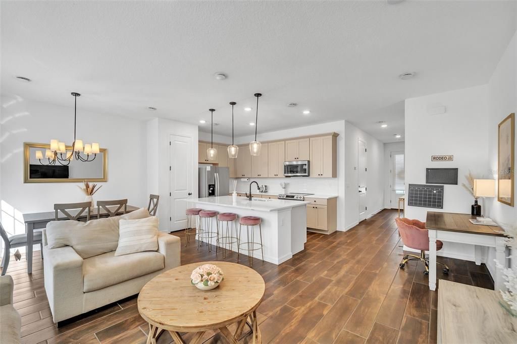 For Sale: $300,000 (3 beds, 2 baths, 1906 Square Feet)