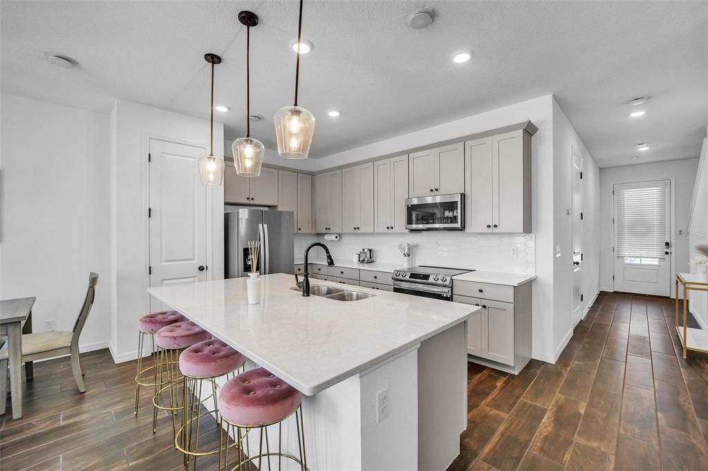 For Sale: $300,000 (3 beds, 2 baths, 1906 Square Feet)