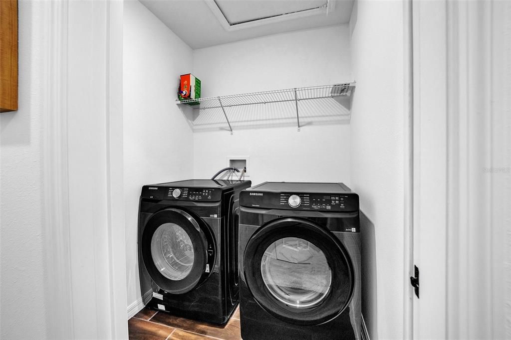 For Sale: $300,000 (3 beds, 2 baths, 1906 Square Feet)