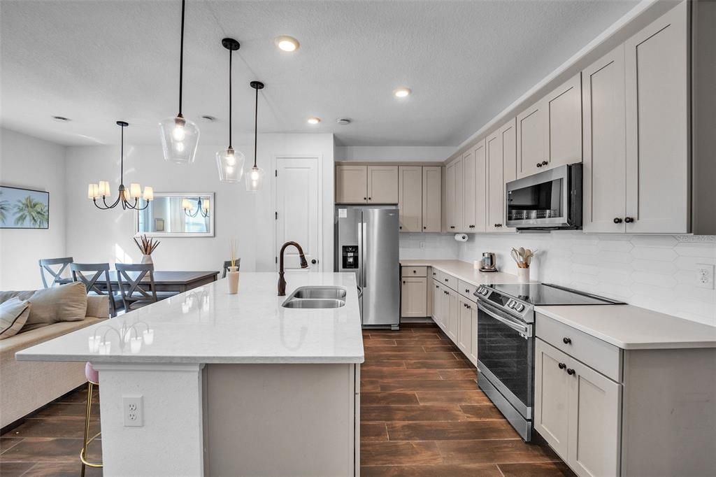 For Sale: $300,000 (3 beds, 2 baths, 1906 Square Feet)