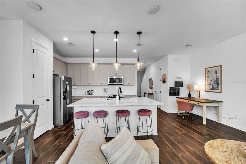 For Sale: $300,000 (3 beds, 2 baths, 1906 Square Feet)