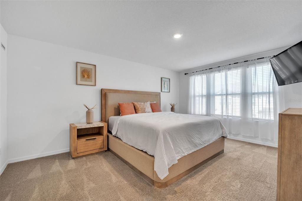 For Sale: $300,000 (3 beds, 2 baths, 1906 Square Feet)