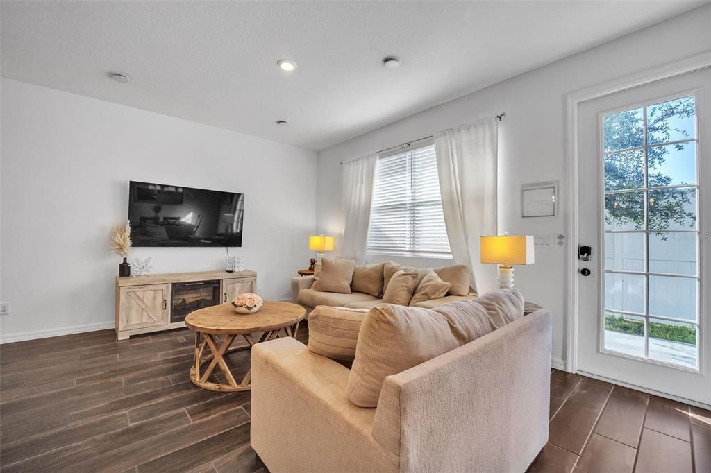 For Sale: $300,000 (3 beds, 2 baths, 1906 Square Feet)