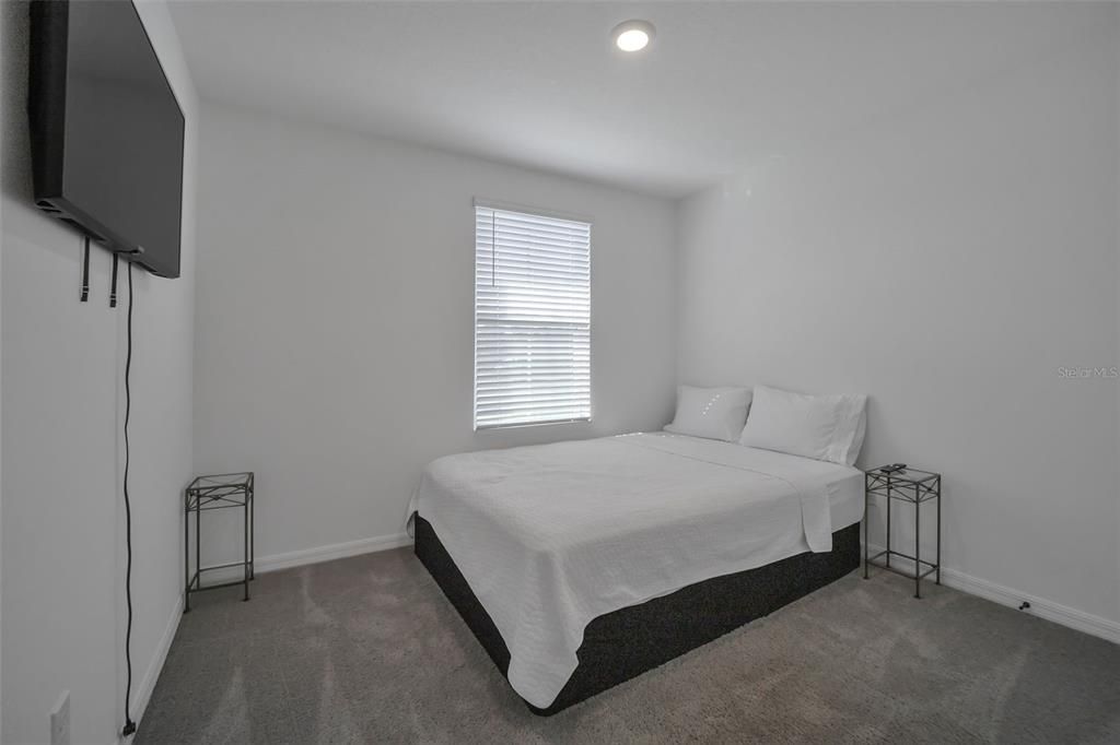 For Sale: $300,000 (3 beds, 2 baths, 1906 Square Feet)