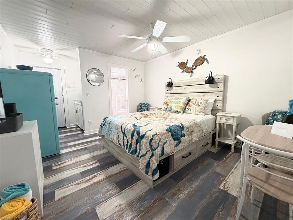 For Sale: $149,000 (1 beds, 1 baths, 240 Square Feet)