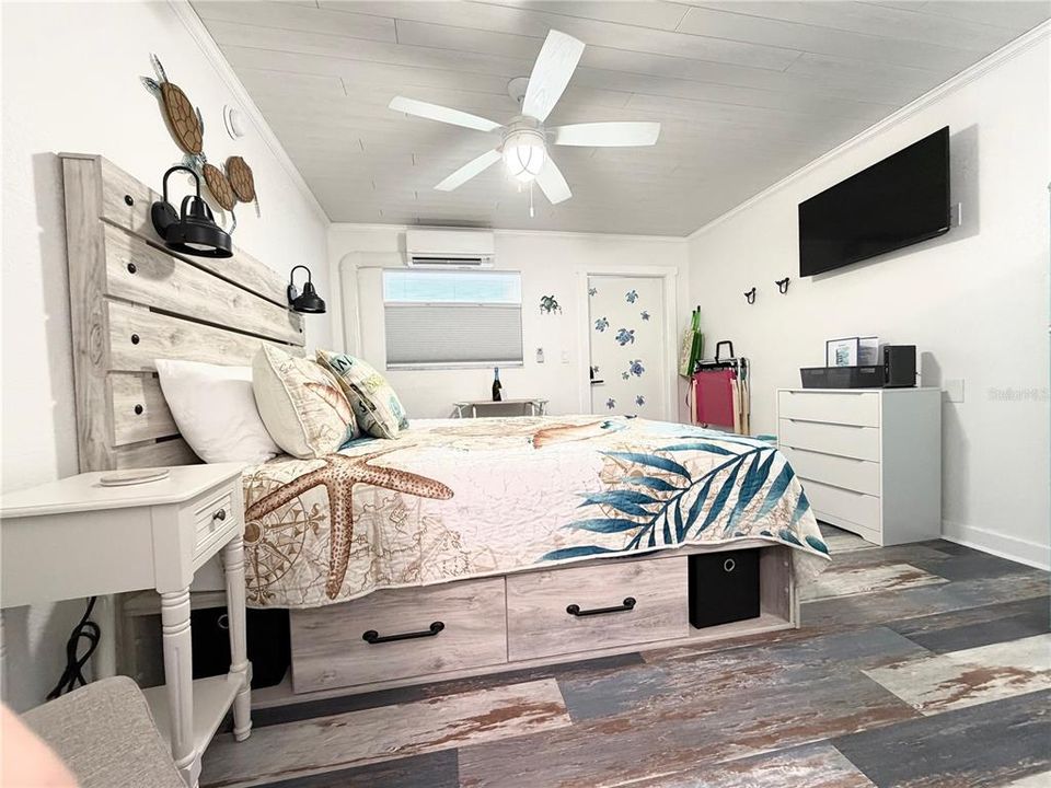 For Sale: $149,000 (1 beds, 1 baths, 240 Square Feet)